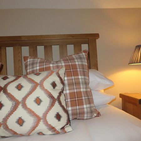 Отель The Kings Head Meifod Экстерьер фото