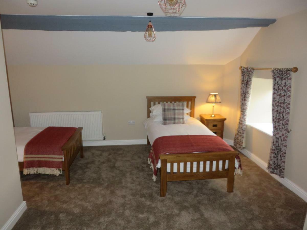 Отель The Kings Head Meifod Экстерьер фото